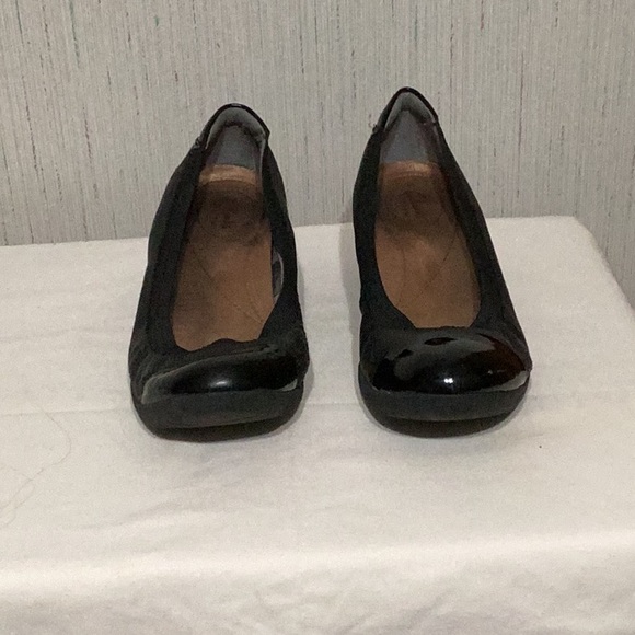 Claire’s Artisan Loafers/Wedges, black, & size 7. - Picture 3 of 7